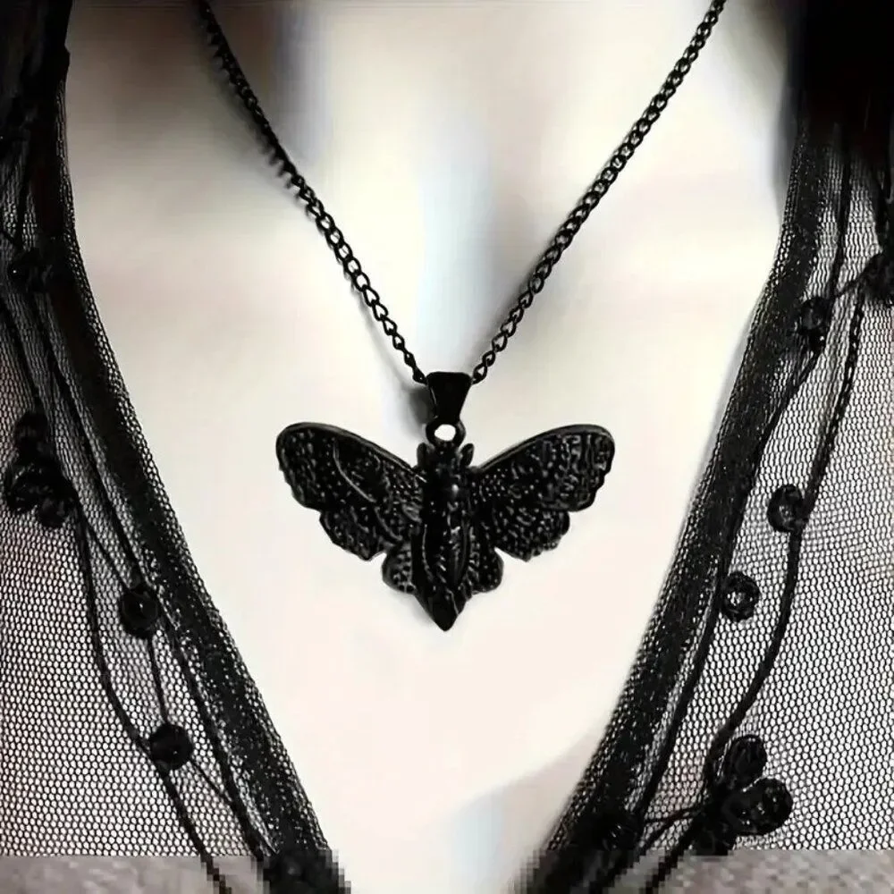 Vintage-Inspired Gothic Butterfly Moth Skull Pendant Necklace Halloween - Picture 1 of 2